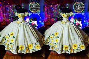 2022 Romantyczna żółta suknia balowa Quinceanera Ubierz z ramion meksykańskiej czapki krótkie rękawy haft haftowy