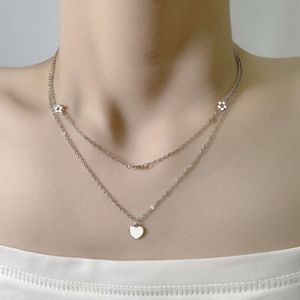 Collana con fiori a doppio strato da donna dallo stile freddo e semplice