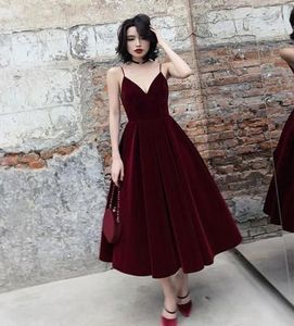 Çay Uzunluğu Burgundy Velvet Nedime Elbise Spagetti Kayışları Arka Kolsuz Düğün Partisi Resmi Gowns Misafir Giyim Özel Colo1893600