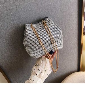 Övre axelväskor Designer Handväskor Fashion Tote Bag Diamond Rhinestone Super Flash Chain Bankett Net Bucket Hand 240311