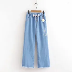 Damen-Jeans, verkürzte Hose, gewaschen und abgenutzt, Distressed, weiße, lockere Taille mit Gänseblümchen-Stickerei, weites Bein