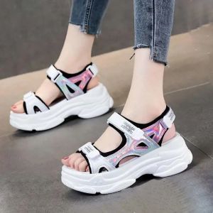 Sandaler Kvinnors plattform Sandaler Student Fashion Summer Women's Tjocksoled Highheeled Sandals Open Toe Chunk Sports Beach Shoes New