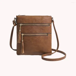 Axelväskor kvinnor väska lyxdesigner pu handväska tofs koppling vintage crossbody enkel kvinnlig pendlare shoppare