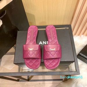 새로운 슬라이드 슬리퍼 캐주얼 신발 Sandale Flat Summer Beach Womens Luxurys Mens 수영장