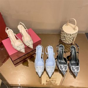 Design di moda di lusso v casa primavera ed estate New Baotou Diamond High Heels Sociate French dopo una parola sandali sottili appuntiti per le donne