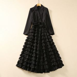 ヨーロッパとアメリカンの女性のドレス2023冬の新しいスーツ襟長いスプレッチ木製イヤーケーキベルトファッションブラックドレスxxl