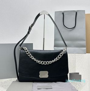 2024 designer soft shoulder bag black white leather with chain two size available fashion crossbody bag large capacity
