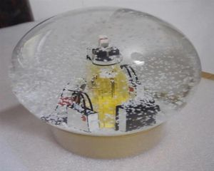 2022 EDYCJA C CLASICS Golden Christmas Snow Globe z butelką perfum wewnątrz kryształowej piłki na specjalną nowość urodzinową VIP Prezent13796616
