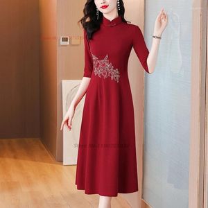 Etnik Giyim 2024 Çin Vintage Elbise Geliştirilmiş A-line Cheongsam Ulusal Çiçek Nakış Düğünü Qipao Oriental Ziyafet Akşam