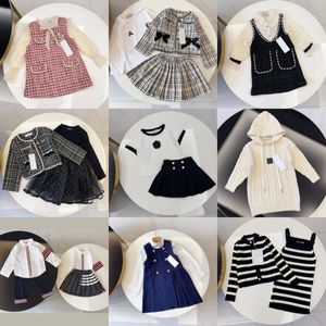 女の子の赤ちゃんの幼児のデザイナー服の子供ドレス2tスカートセット綿幼児服セットサイズ90-160 U3L8＃