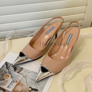 Slingbacks klackar lyxiga designer kvinnor klädskor guld tryckt läder triangel spänne pumpar spetsiga tå skor sandaler 7,5 cm hög klackade karriärstorlekar 35-42 3.7 03