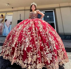 Burgundy Gold Quinceanera Dress 2023 스트랩 목 반짝 반짝 빛 꽃 스팽글 구슬 얇은 명주도 푹신한 달콤한 16 가운 멍청이 de 15 anos lac9981414