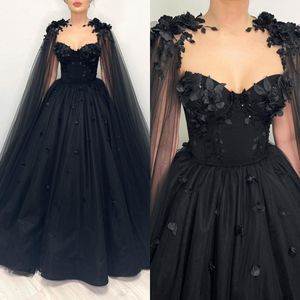 Wspaniałe liniowe gotyckie suknie ślubne z owiniętą kochanie czarne sukienki ślubne suknie ślubne 3D koronkowe aplikacje koronkowe w górę wiejską czarną szatę Mariage