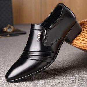 Boots varumärke pu läder mode män affärsklänning loafers spetsiga svarta skor oxford andas formella bröllopskor