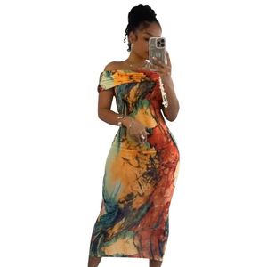 2024 Nya ankomster mångfärgade tryck Fashion Women Dress Slash Neck Kort ärmar Stretchy Bodycon Dresses For Party Nightclub Casual Beach Holidays