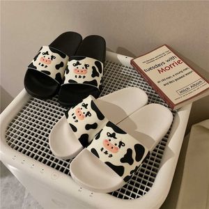 HBP Nowe nowe kapcie wewnętrzne Casual Cute Cow Cartoon Flip Flip Flip Pvc Atletyczny sandał na plażę łazienki prysznic