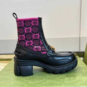 Botas de tornozelo de pele de bezerro mista intertravadas Bloco de salto Chelsea bota redonda Toe botas de malha estilo meia botas femininas sapatos de plataforma de designer de luxo