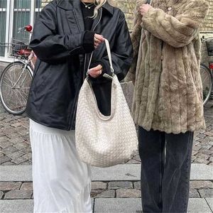 Chic Shoulder Bags Woven Designer Bag Fashionable Large Capacity Shopping Bag High-end Simple Tote Bag 240311