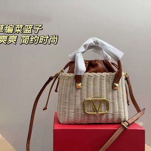 Shop design handbag wholesale retail 2024 New Woven Lantern Simple and Fashionable Everyday Magical Handheld Riveted Womens Bag