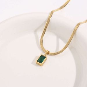 Novo colar de aço de titânio de diamante verde para a cadeia de clavícula de verão feminina