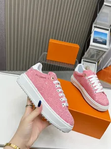 Mesh buty męskie designerskie trener mody Sneaker Wysoka wersja Małe mężczyźni stare wszechstronne deski Wzory oryginalne czerwone skórzane kobiety modne 0316