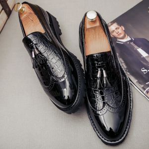 Buty włoska marka ubieraj buty patent skórzane kroko formalne biznesmeny butów Oxfords dla mężczyzn na przyjęcie weselne buty broge buty
