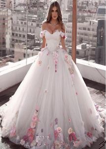 Off Rameer Flowers Ball suknia balowa sukienka Quinceanera Lace do tyłu luksusowy plisowany tiul Sweet 15 sukienki na imprezę 4074301