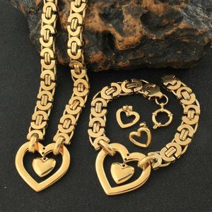 Bangle Fashion Stainless Steel Style Vintage Heart Shape Necklace and Bracelet Earrings Jewelry Sets For Woman Girl Man Joyas Store SCAEACCF 240319
