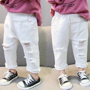 Spring Autumn Baby Girls Ripped Jeans Barn Barn Trasiga Hole Pants White Color Girls Elastic midja denim Pants 240315