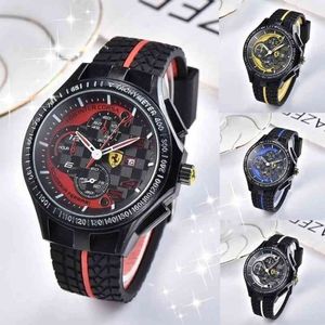 سيارة سباقات رياضية فاخرة F1 Formula Rubber Rubber Strap Stainless Steel Quartz es for Men Wrist Watch Clock333P