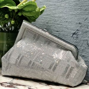 Kristaller çanta tasarımcısı çanta debriyaj yemek çantası kadınlar lüks çanta gümüş süet deri omuz çantası çapraz cüzdan yeni mini ay çantası yüksek kaliteli küçük kova çantası
