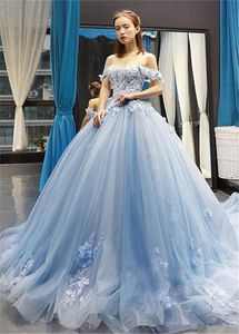 Небесно-голубое платье принцессы Quinceanera Бальное платье с открытыми плечами 3D Цветы Аппликации Сладкие 16 Вечерние платья Платья для выпускного вечера Vestid7558351