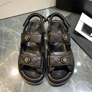 Designer sandaler kanal sommarsandaler kvinnor quiltade läder casual skor plattform lägenheter kil diamant spänne sandaler fram bakre rem vipp