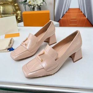 Luxury Dress Shoe Lady Square Headed Letter Chunky High Heels Designer äkta läder Enkelskor Kvinnor Glänsande loafers