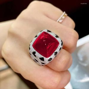 Cluster Rings Luxury Leopard Print Design Simulation 17 Sugar Tower Ruby Red CZ Women's Fashion Wedding Banket Accessories