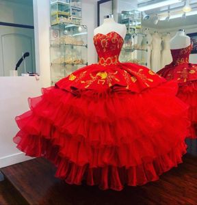 2022 Пышные золотые вышитые платья Quinceanera Бальное платье Charro для женщин Многоуровневое атласное платье из органзы с бисером Sweet 15 Girls Prom Formal 7315964