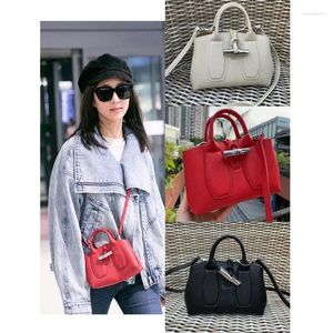 Totes 2024 Korean Mini Dumpling Handväska kvinnor Ko läder Bambu Knut Tote Bag Lady Portable Messenger Girls Small Coin Purse