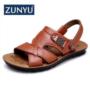 Botas Zunyu Novo estilo de moda Man Sandals Casual Saltos planos de couro genuíno macho de praia retro praia Sapatos romanos de verão masculino