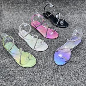 Sandaler 2023 Ny sommaren Flat Rhinestone Sandaler Kvinnor Fashion Outwear Plus Size Beach Casual Slip On Romen Sandals Sandalias de Mujer