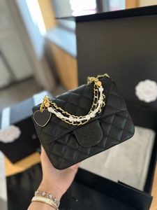 Lüks Moda Tasarım Bayanlar 24p Klasik İnci Kare Yağ Zarif Rafine Elmas Desen Clamshell Çanta Siyah Süper All-In-One Crossbody Bag
