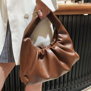 Totes elegante feminino plissado axila saco 2024 de alta qualidade couro do plutônio das mulheres designer bolsa vintage sacos ombro 6714
