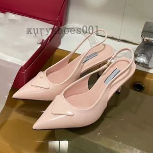 Sapatos de vestido Marcas de luxo 2023 designer sandália salto alto salto baixo preto escovado couro slingback bombas preto branco patente couros 35-40 3.7 03