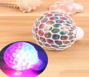 Ny anti -stress ansikte reliever Led Light Up Grape Ball Autism Mood Squeeze Relief Healthy Toy Funny Geek Gadget Vent Toy5828732