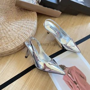 Slingbacks Heels Designer Luxury Womens Dress Shoes Gold Printed Leather Buckle Pumps Pointy Toe Shele Sandals 7.5cm Careed Careers أحجام 35-40 3.7 03