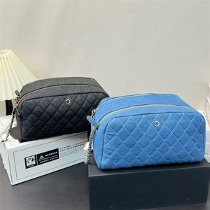 Denim designer saco de maquiagem para mulheres luxo saco cosmético sacos de higiene pessoal corrente de couro compõem bolsa pequena fivela prata washbag