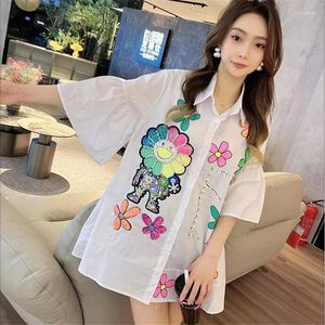 Kvinnor BLOUSES Fashion Design Sequin Flower Black White Fushcia Long Shirt Embroidery Cartoon Doll Blus Half Sleeve Loose Oversize Top