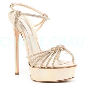 Sandalen neue elegante Luxusdesignerinnen Frauen Brautalse Sandalenplattform High Heel Crystal Riemchen sexy Fetisch Bankett Schuh Plus Größe 15Chc32