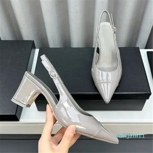 Tasarımcı Bayan Sandal Topuklu Elbise Ayakkabı Kaydırıcıları Tasarımcı Akşam Ayakkabıları Sandalet Sandalet Kare Topuk Seksi Ladys Ayakkabı
