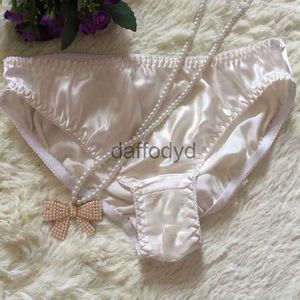 Kvinnors trosor 100% Silk Panties Kvinnliga damer Sömlösa underkläder Bekväma andningsbara Satin Briefs Sexig ren färg lyx plus storlek trosor 240319