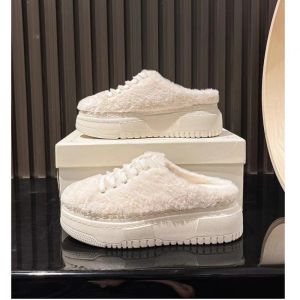 Scarpe femminile Slifors Fashion Brand Sneakers Winter Women Warm Fur Plush Piattaforma piatta piatta per tela bianca Scarpe da donna Oxfords da donna Oxfords